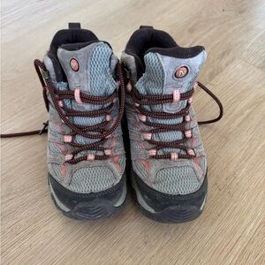 Merrell hiking boots - women’s